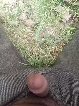 Snapshot of FinableKnee chatting on October 25, 2025, 5:37 am FinableKnee online show from October 25, 2025, 5:37 am