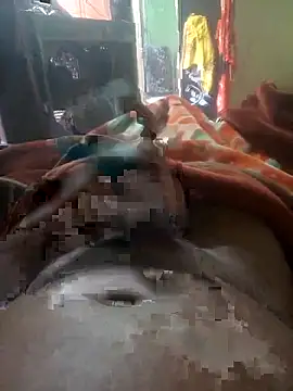 Snapshot of FinableKnee chatting on October 31, 2025, 2:01 am FinableKnee online show from October 31, 2025, 2:01 am