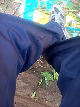 FinableKnee online show from November 28, 2025, 3:09 am