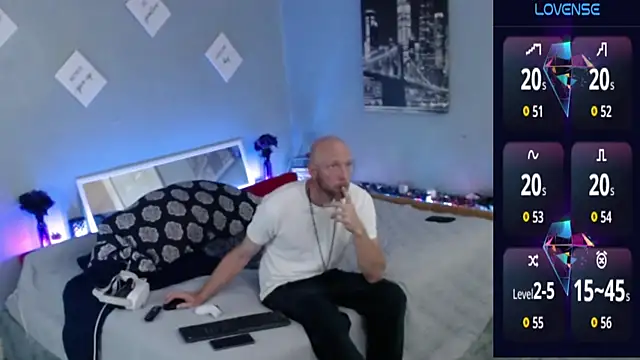 MaxRouger online show from October 3, 2025, 6:43 am