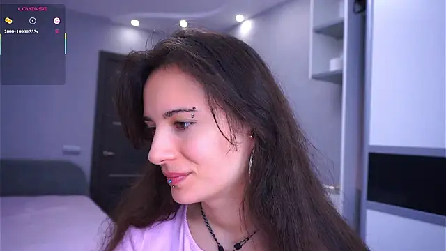 Holla Molly online show from March 18, 2026, 5:32 am