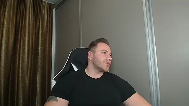 Thori92 online show from December 13, 2025, 7:53 pm