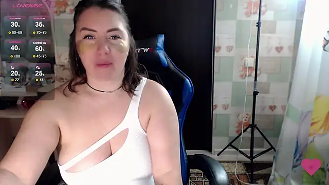 Snapshot of Korolek12 chatting on November 11, 2025, 4:56 am Korolek12 online show from November 11, 2025, 4:56 am