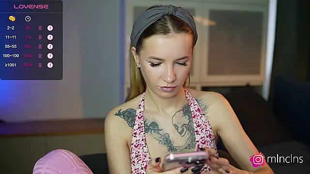 melanielwithu online show from November 7, 2025, 11:54 am