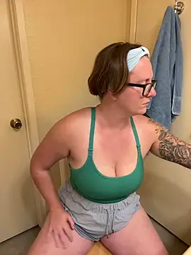 Snapshot of Lizzyloo chatting on December 16, 2024, 5:22 pm Lizzyloo online show from December 16, 2024, 5:22 pm