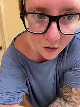 Snapshot of Lizzyloo chatting on December 17, 2024, 10:22 pm Lizzyloo online show from December 17, 2024, 10:22 pm