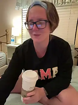 Snapshot of Lizzyloo chatting on December 31, 2024, 1:04 am Lizzyloo online show from December 31, 2024, 1:04 am