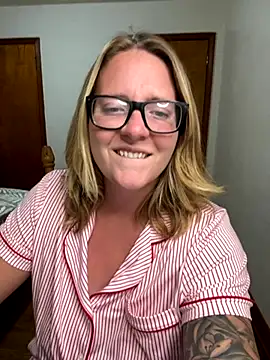 Snapshot of Lizzyloo chatting on October 11, 2025, 10:19 pm Lizzyloo online show from October 11, 2025, 10:19 pm