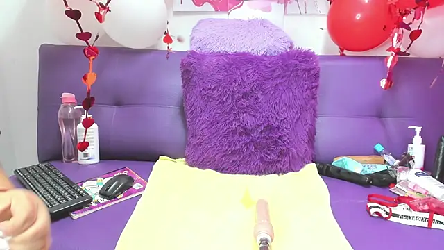 Cloe 35 online show from February 12, 2025, 9:43 pm