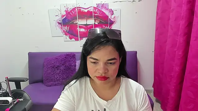 Cloe 35 online show from February 18, 2025, 3:32 pm