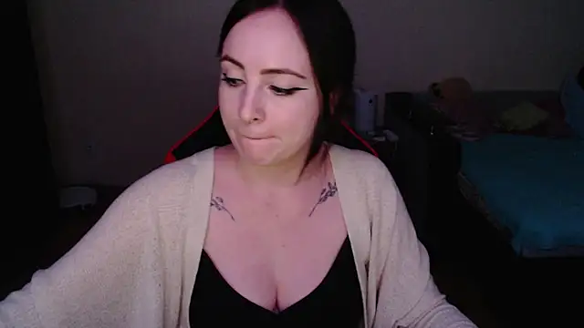 Laralianna online show from October 28, 2025, 8:00 pm