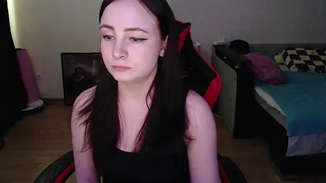 Laralianna online show from April 16, 2026, 1:23 pm