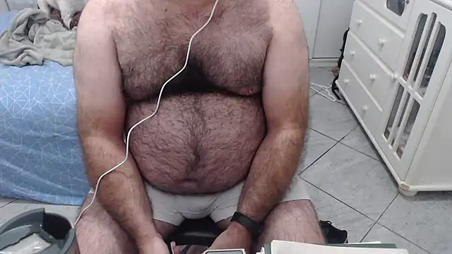 Snapshot of MysterBearMG chatting on December 6, 2024, 11:47 pm MysterBearMG online show from December 6, 2024, 11:47 pm