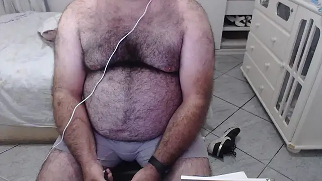 Snapshot of MysterBearMG chatting on January 29, 2025, 12:33 am MysterBearMG online show from January 29, 2025, 12:33 am