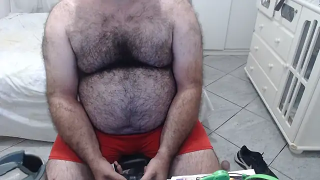 Snapshot of MysterBearMG chatting on February 24, 2025, 11:52 pm MysterBearMG online show from February 24, 2025, 11:52 pm