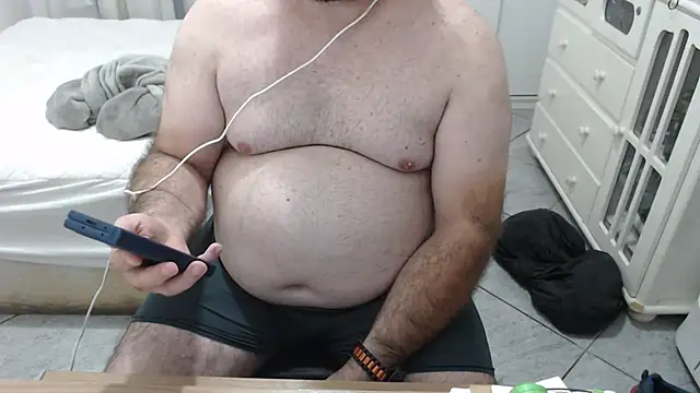 Snapshot of MysterBearMG chatting on October 3, 2025, 12:07 am MysterBearMG online show from October 3, 2025, 12:07 am