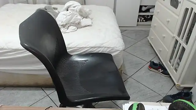 Snapshot of MysterBearMG chatting on October 5, 2025, 12:31 am MysterBearMG online show from October 5, 2025, 12:31 am