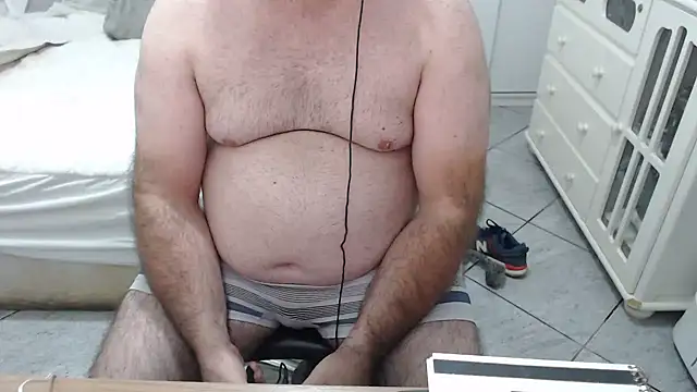 Snapshot of MysterBearMG chatting on October 6, 2025, 12:41 am MysterBearMG online show from October 6, 2025, 12:41 am