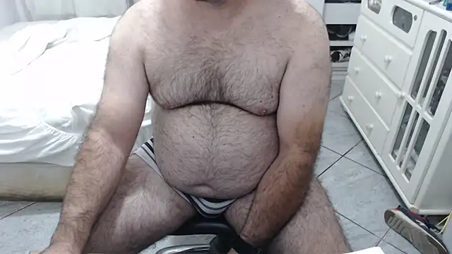 Snapshot of MysterBearMG chatting on November 11, 2025, 12:10 am MysterBearMG online show from November 11, 2025, 12:10 am