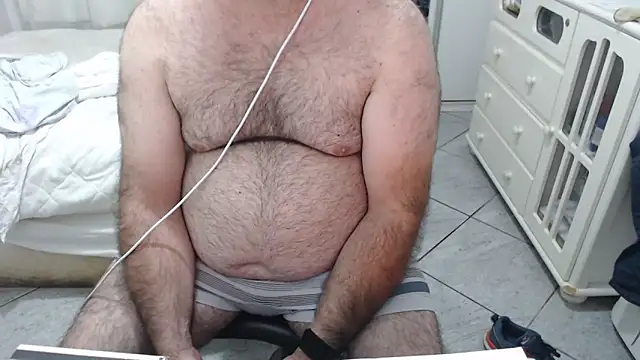 Snapshot of MysterBearMG chatting on November 13, 2025, 11:47 pm MysterBearMG online show from November 13, 2025, 11:47 pm