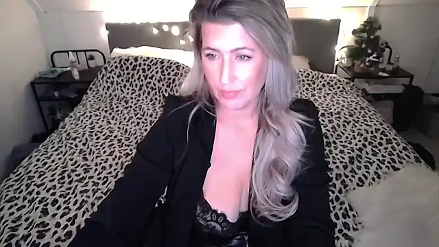 Snapshot of TessToy chatting on January 6, 2025, 5:16 pm TessToy online show from January 6, 2025, 5:16 pm