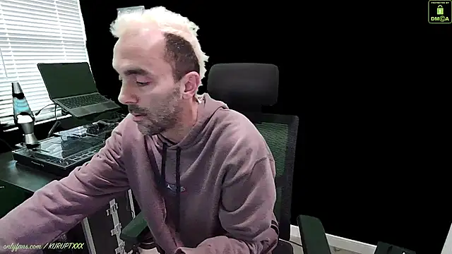 Snapshot of kuruptxxx_live chatting on January 2, 2025, 8:46 pm kuruptxxx live online show from January 2, 2025, 8:46 pm