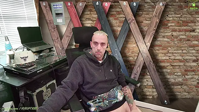 Snapshot of kuruptxxx_live chatting on January 18, 2025, 5:37 pm kuruptxxx live online show from January 18, 2025, 5:37 pm