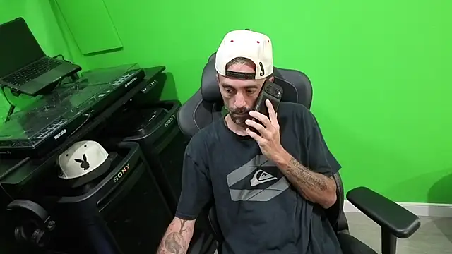 Snapshot of kuruptxxx_live chatting on October 8, 2025, 6:16 pm kuruptxxx live online show from October 8, 2025, 6:16 pm