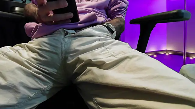 Snapshot of kuruptxxx_live chatting on November 5, 2025, 7:03 pm kuruptxxx live online show from November 5, 2025, 7:03 pm