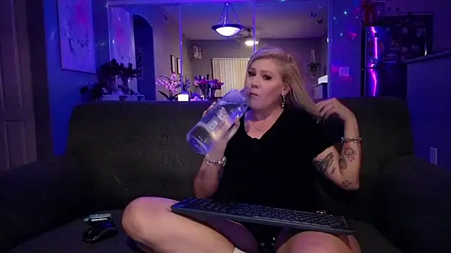 Lexi Shocker online show from November 6, 2025, 4:02 am