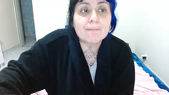 Snapshot of vaholiver chatting on May 29, 2026, 10:08 pm vaholiver online show from May 29, 2026, 10:08 pm