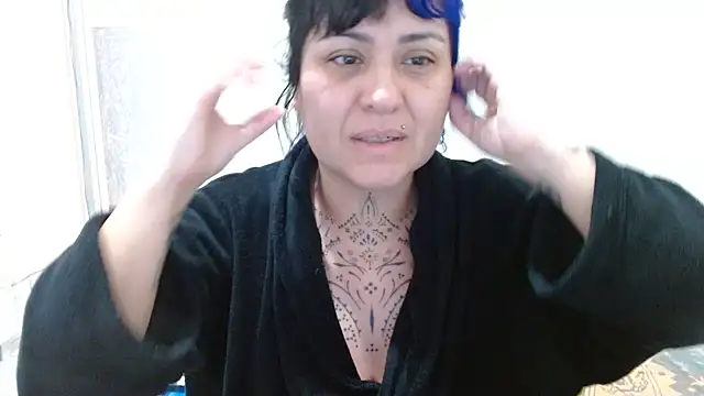 Snapshot of vaholiver chatting on May 31, 2026, 2:35 pm vaholiver online show from May 31, 2026, 2:35 pm