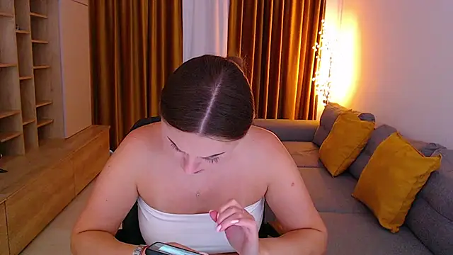  Mia Adams online show from July 1, 2026, 7:54 am