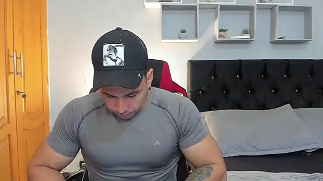 tyler hank01 online show from April 13, 2026, 12:38 am