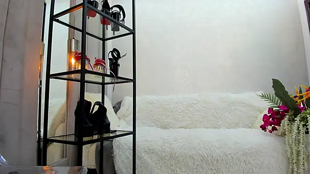 Britney Charm  online show from April 26, 2026, 6:22 am