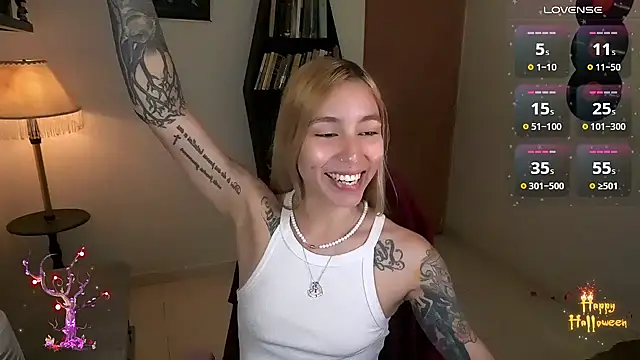 Saucy Jenn online show from October 31, 2025, 2:01 am