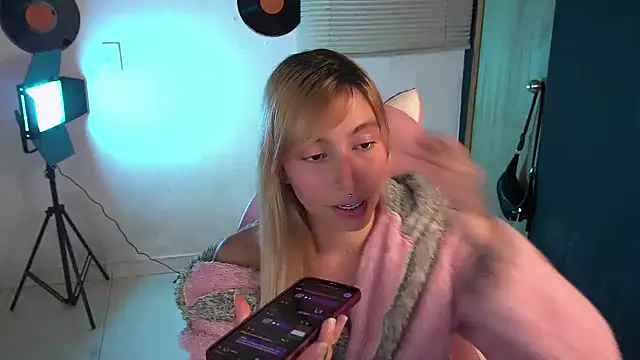 Saucy Jenn online show from April 24, 2026, 4:26 am