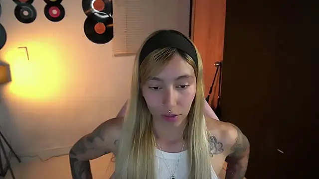 Saucy Jenn online show from April 26, 2026, 4:21 am