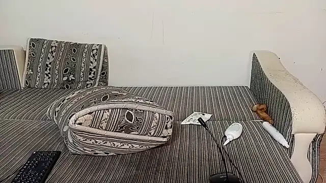 LuxMelys online show from October 16, 2025, 5:36 pm