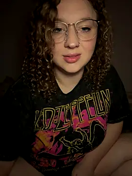 Snapshot of EmmieRae chatting on October 8, 2025, 3:26 am EmmieRae online show from October 8, 2025, 3:26 am