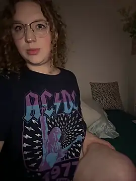 Snapshot of EmmieRae chatting on October 17, 2025, 3:31 am EmmieRae online show from October 17, 2025, 3:31 am