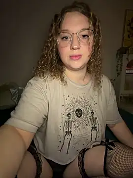 Snapshot of EmmieRae chatting on October 27, 2025, 3:54 am EmmieRae online show from October 27, 2025, 3:54 am