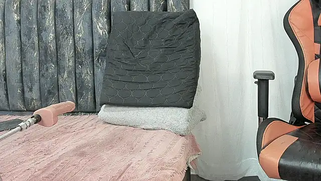 Valentinne z online show from January 4, 2025, 7:02 pm