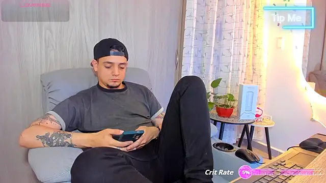 alejandro calderon1 online show from September 20, 2025, 5:41 am