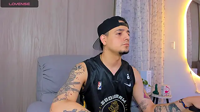 alejandro calderon1 online show from September 24, 2025, 12:25 am