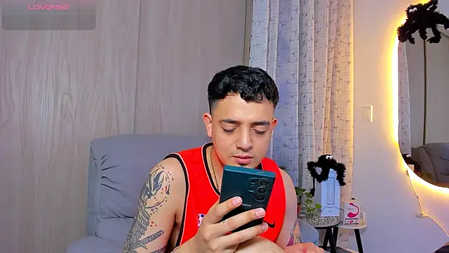 alejandro calderon1 online show from October 30, 2025, 2:35 am