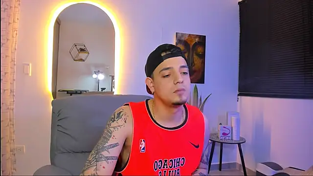 alejandro calderon1 online show from February 25, 2026, 5:06 am