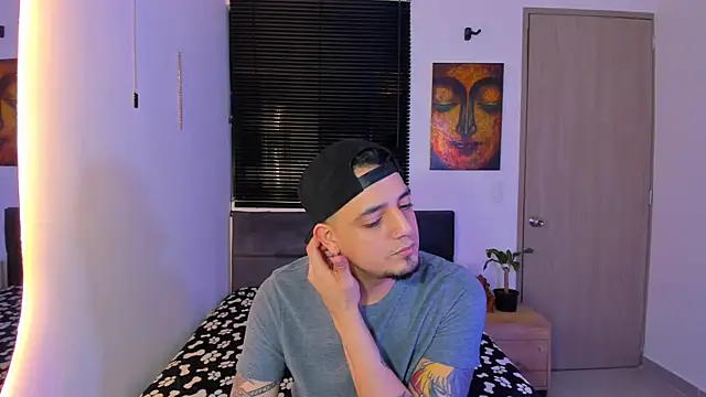 alejandro calderon1 online show from March 23, 2026, 6:17 am