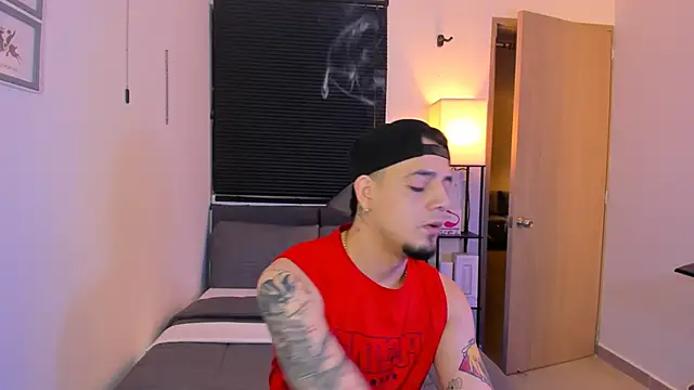 alejandro calderon1 online show from April 13, 2026, 3:45 am