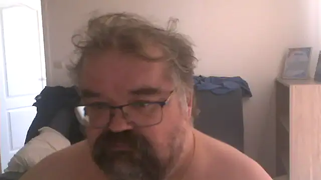 Snapshot of micke17340 chatting on October 1, 2025, 12:22 pm micke17340 online show from October 1, 2025, 12:22 pm